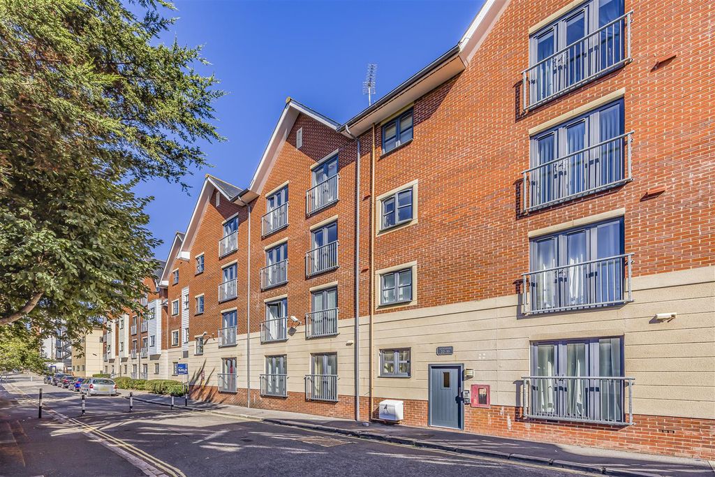 Property photo 1 of 12 Jacob House, Aylward Street, Portsmouth-Porticoma