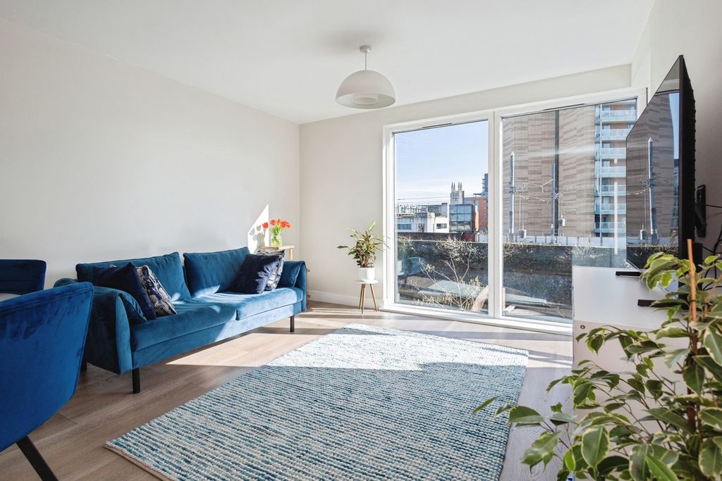 Property photo 2 of 18 Pbox-Img.Jpg