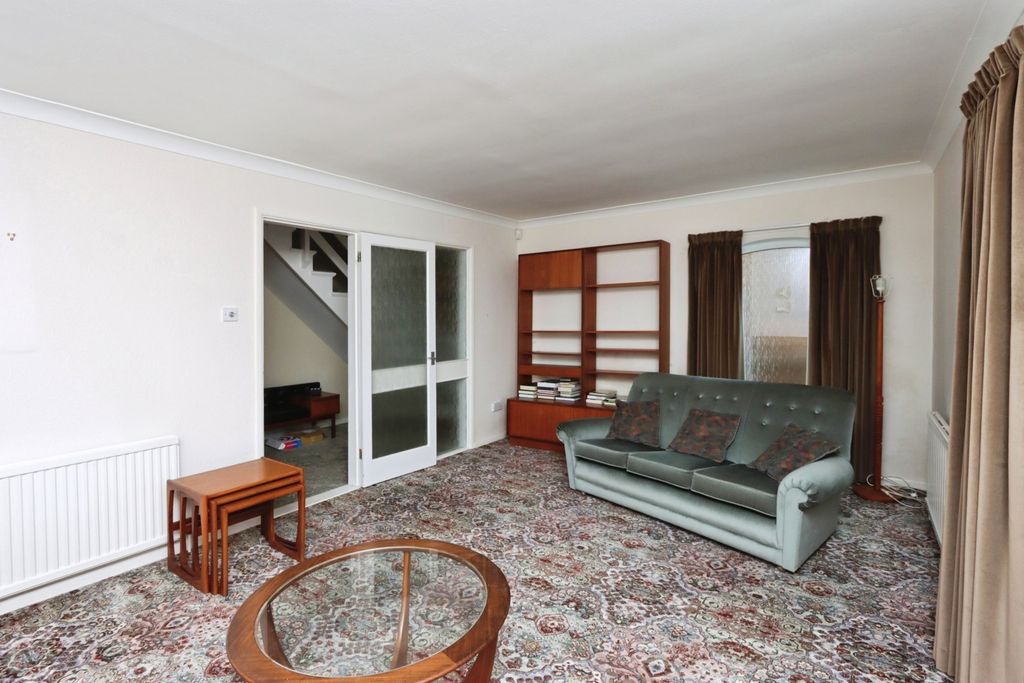 Property photo 2 of 17 Lounge