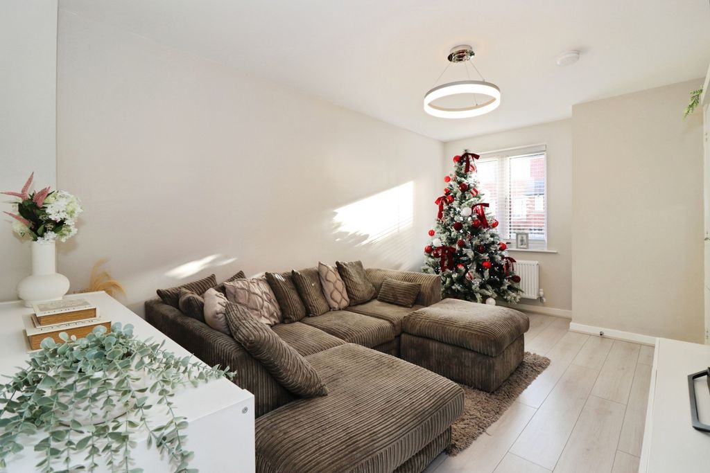 Property photo 2 of 20 Pbox-Img.Jpg