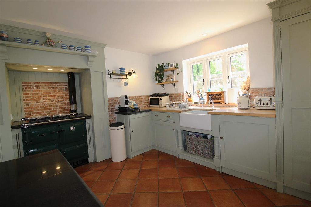 Property photo 3 of 12 21.Jpg