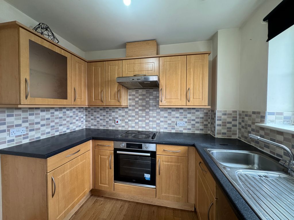 Property photo 3 of 6 Kitchen