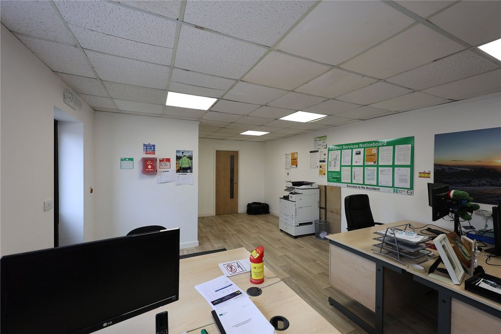 Property photo 2 of 9 Picture No. 11