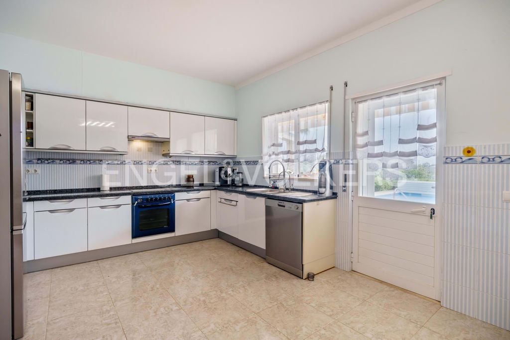 Property photo 2 of 36