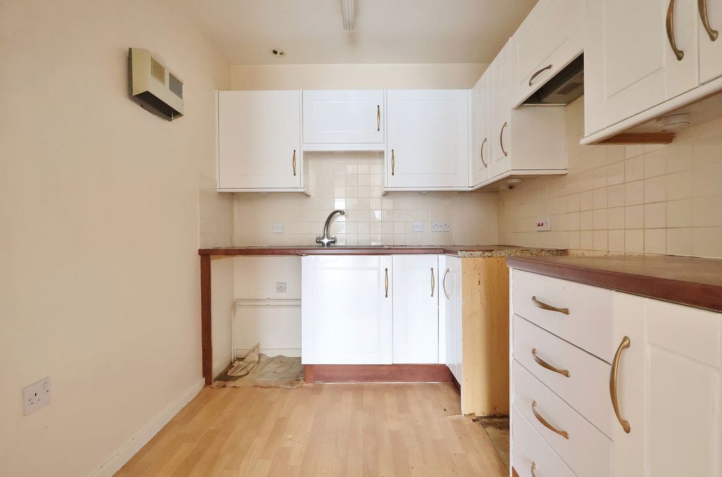 Property photo 2 of 29