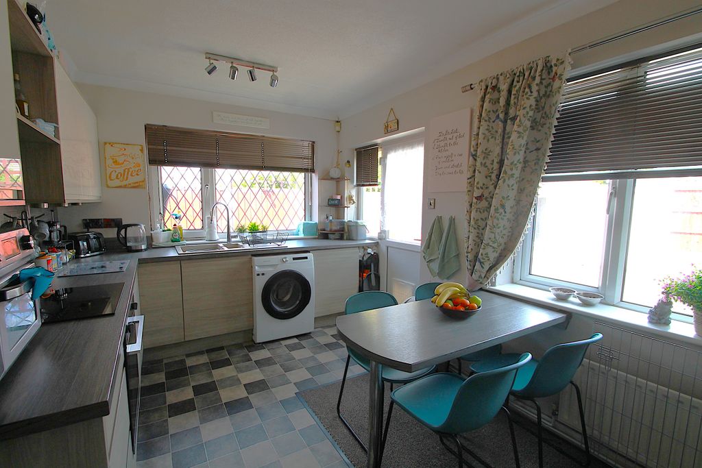 Property photo 3 of 27 Kitchen Diner