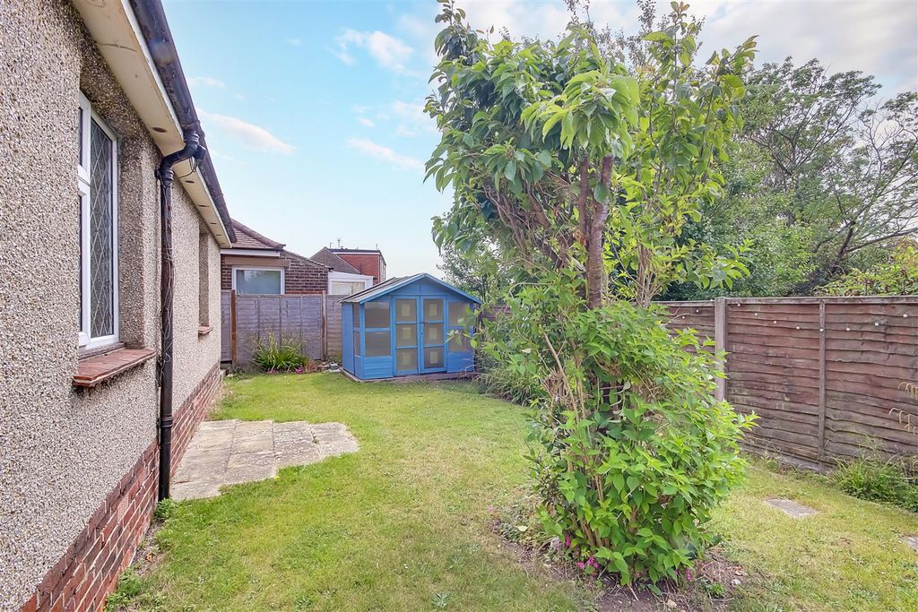 Property photo 2 of 14 South Facing Rear Garden