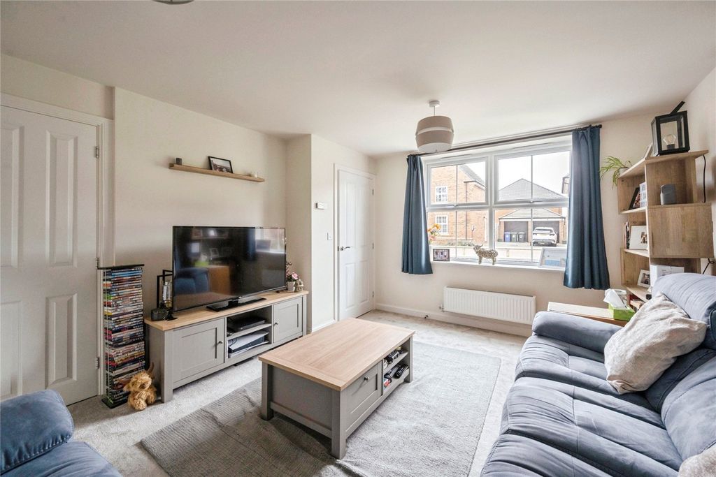 Property photo 3 of 14 Living Room