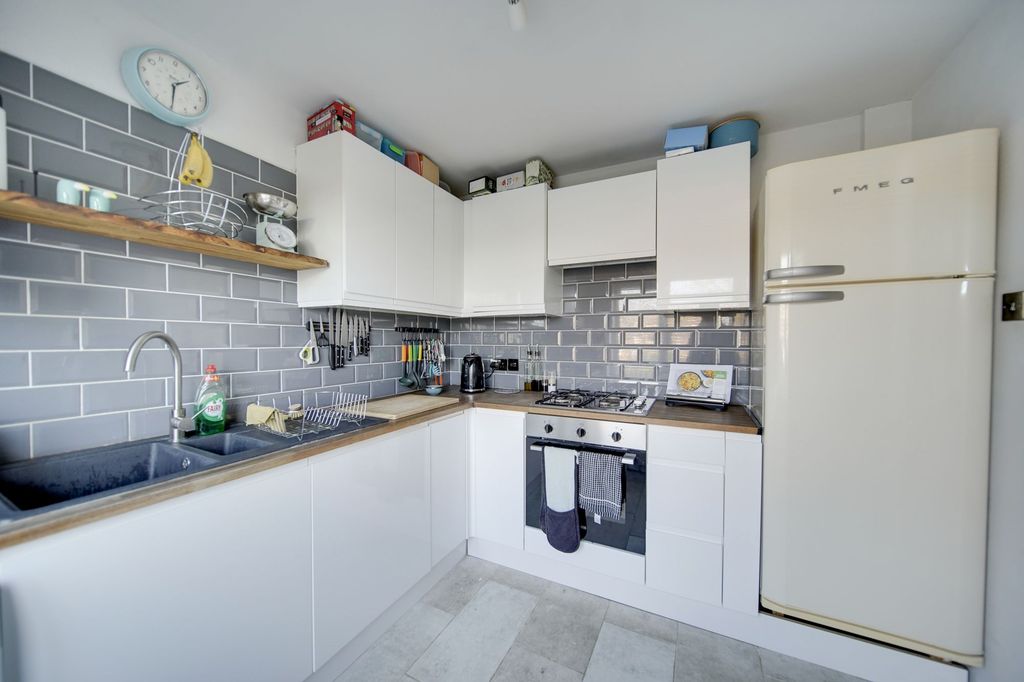 Property photo 3 of 11