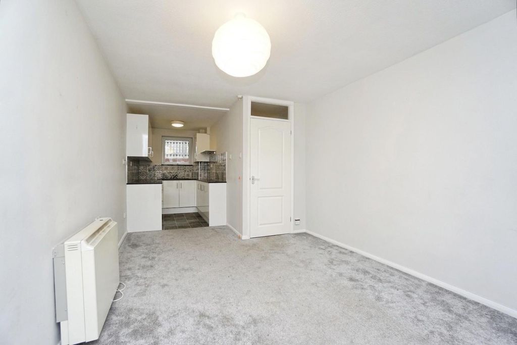 Property photo 3 of 14 Living Space