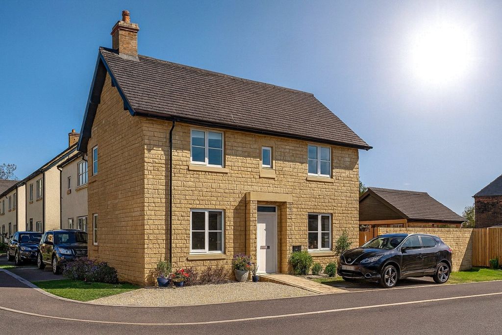 Property photo 1 of 10 External Elevation