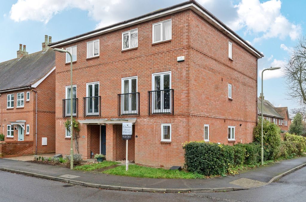 Property photo 1 of 15 1393565-25-694165...