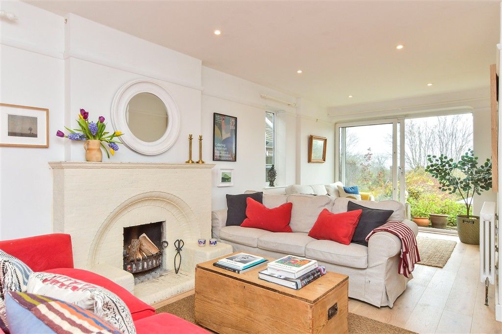 Property photo 3 of 21 Living Room