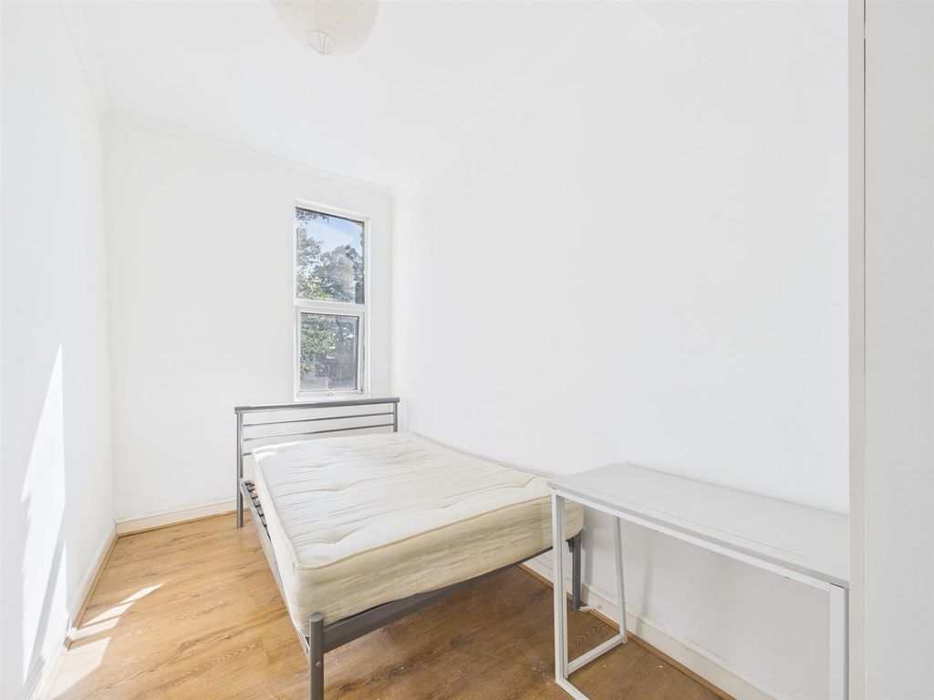 Property photo 3 of 26 Cam01358G0-Pr0183-Still003.Jpg