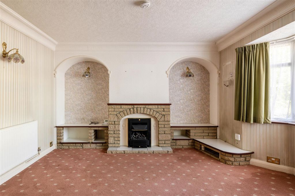 Property photo 2 of 21