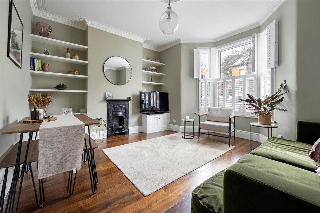 Property photo 1 of 17 Clarendon Road, E17