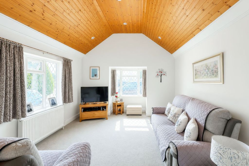 Property photo 2 of 17 Picture No. 05