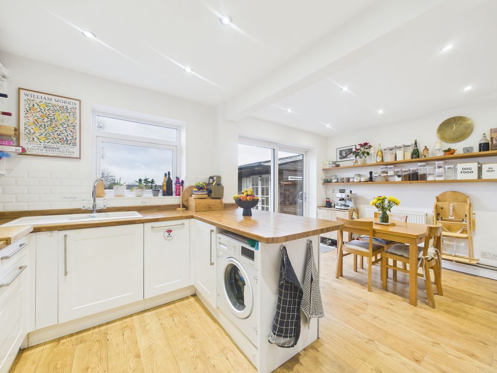 Property photo 2 of 15 Cam01354G0-Pr0638-Still005