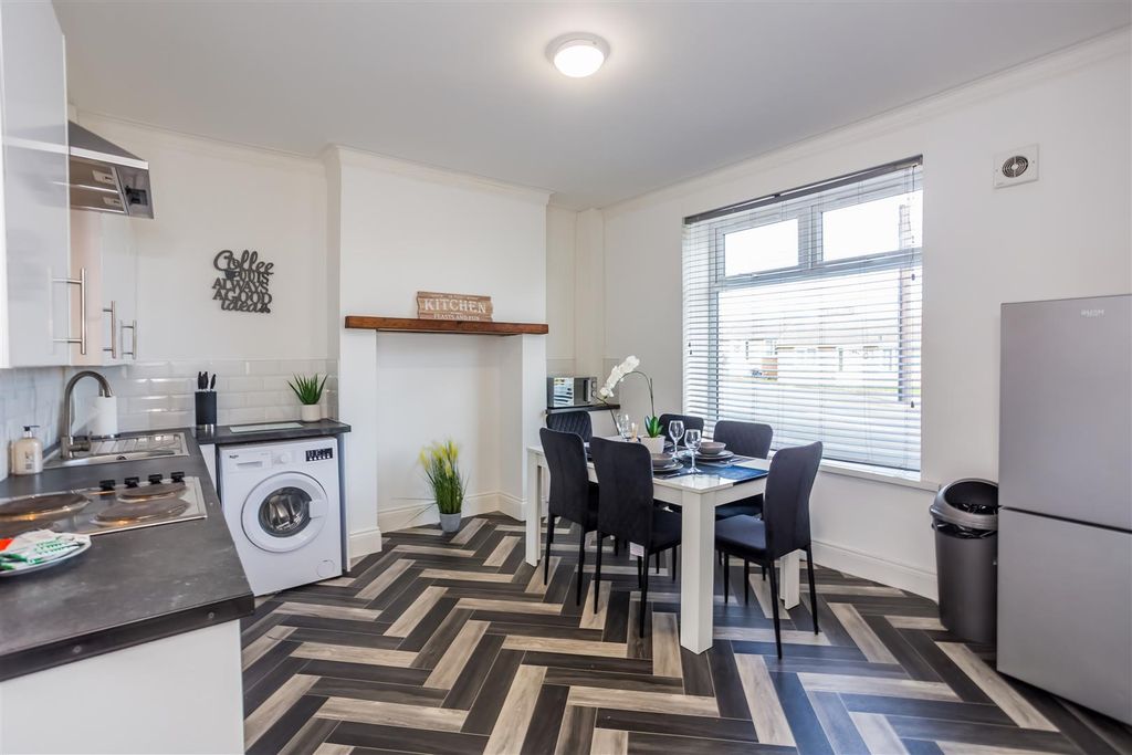 Property photo 2 of 14 Kitchen/Diner