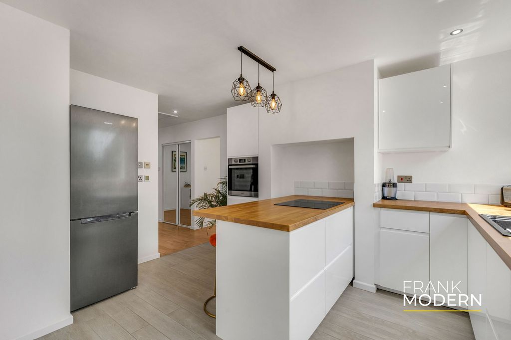 Property photo 2 of 40 Kitchen / Diner