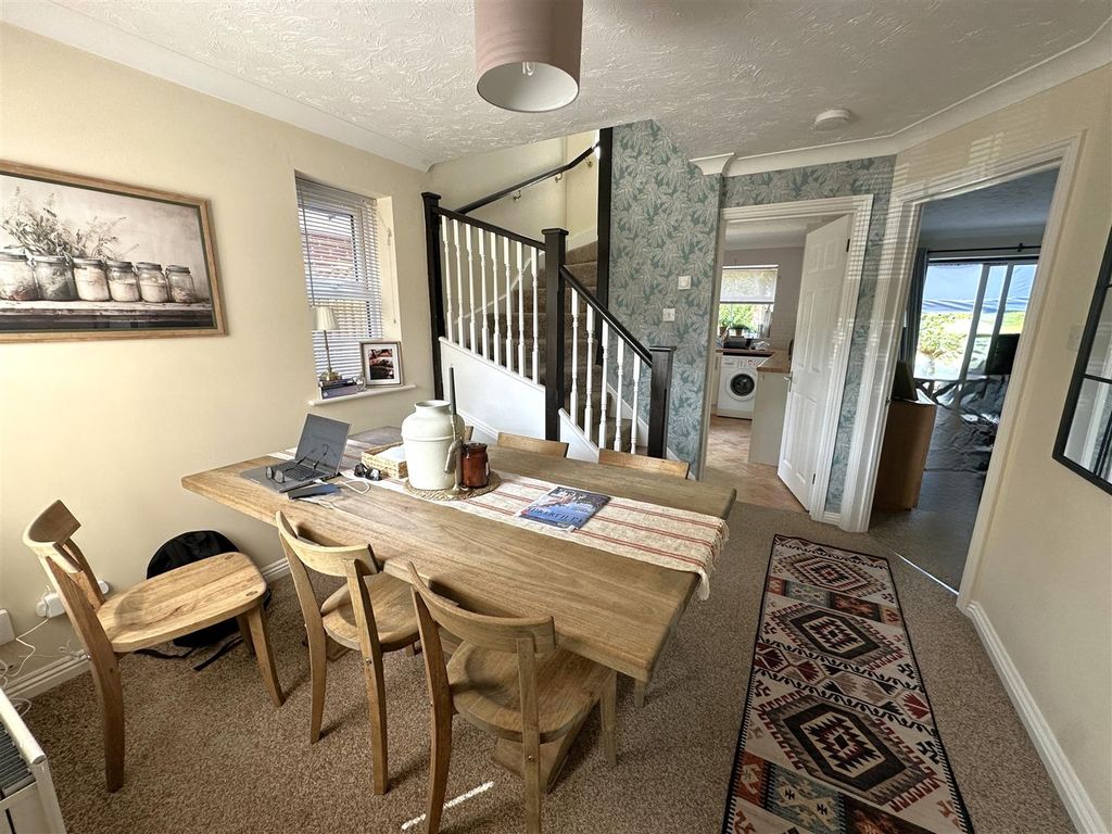 Property photo 3 of 14 Dining Room.Jpg