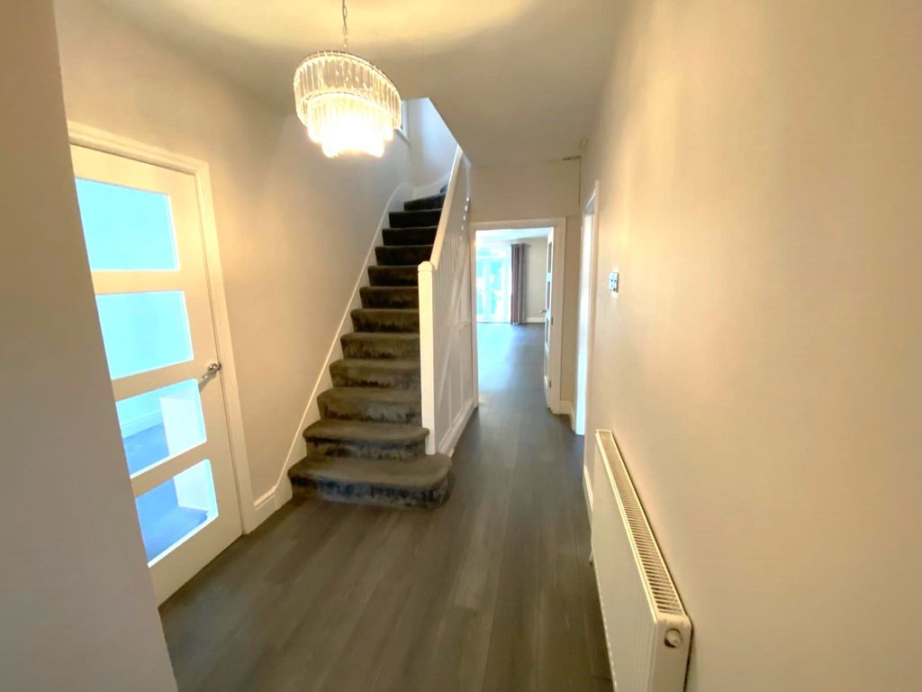 Property photo 3 of 27