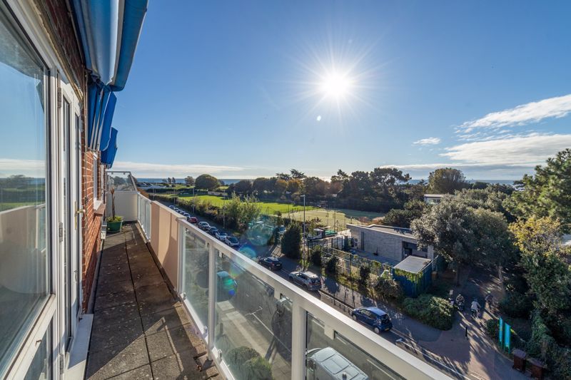 Property photo 3 of 20 .