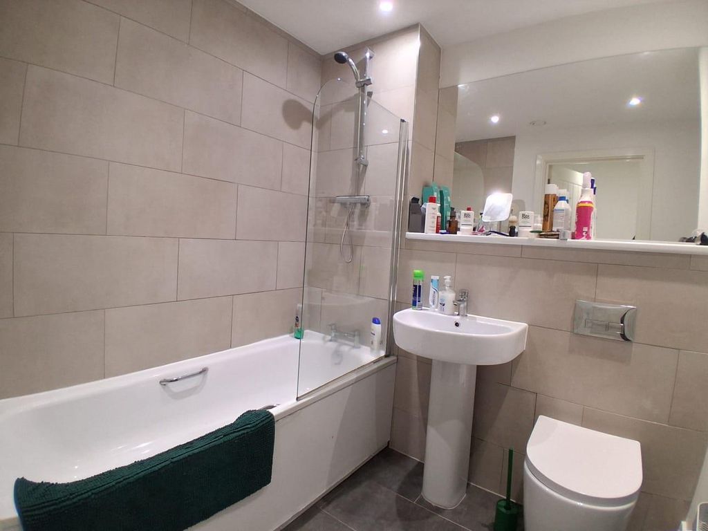 Property photo 3 of 6 Bathroom