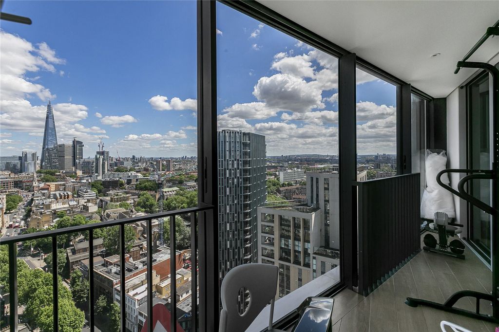 Property photo 2 of 22 Sky Garden