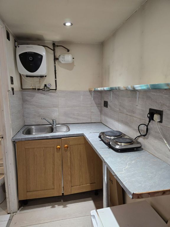 Property photo 1 of 4 A Well Presented Studio Flat Rent Including All The Bills