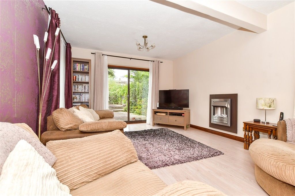 Property photo 3 of 14 Lounge