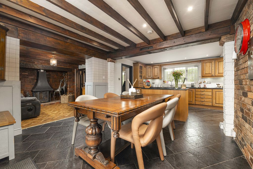 Property photo 2 of 31