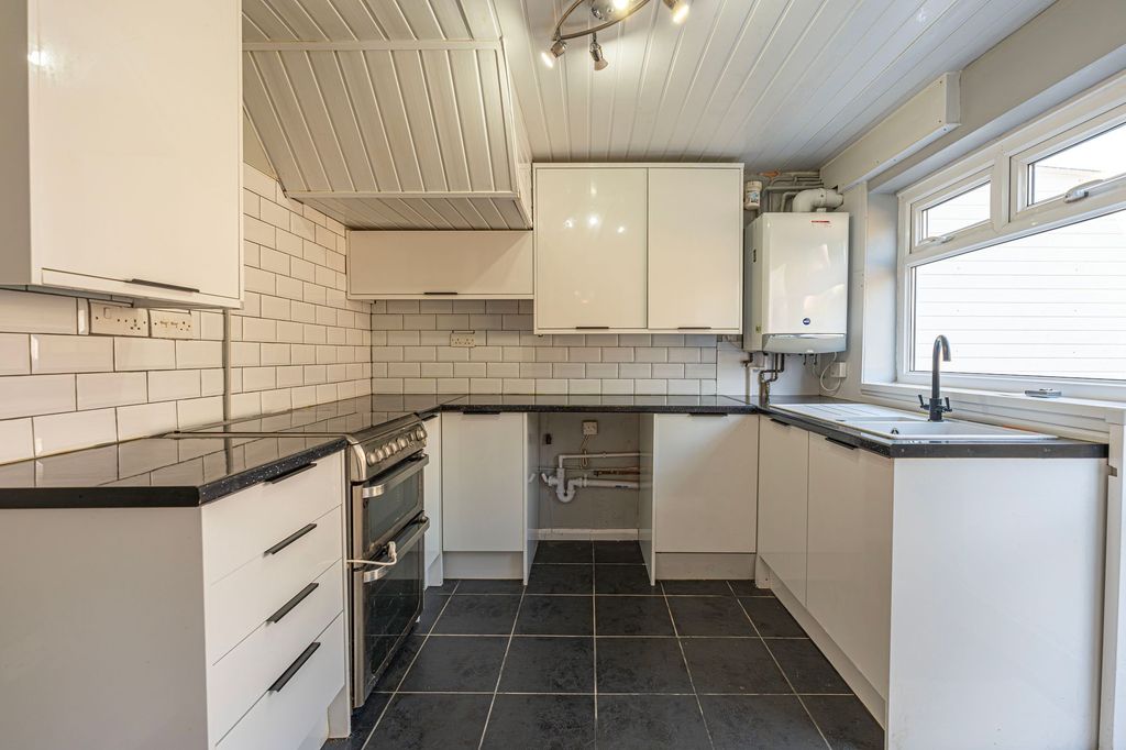 Property photo 2 of 21 2