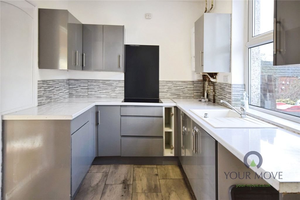 Property photo 2 of 18 Kitchen