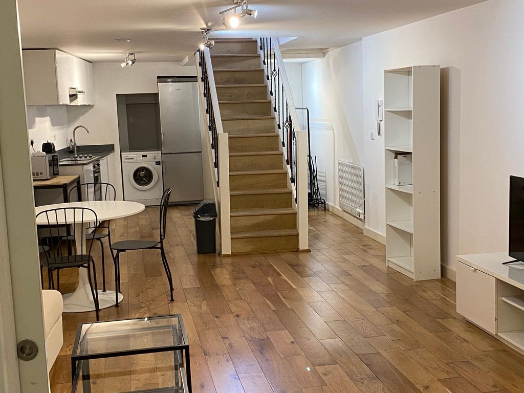 Property photo 1 of 10 1 Bed Flat To Rent Manningtree Street, London E1
