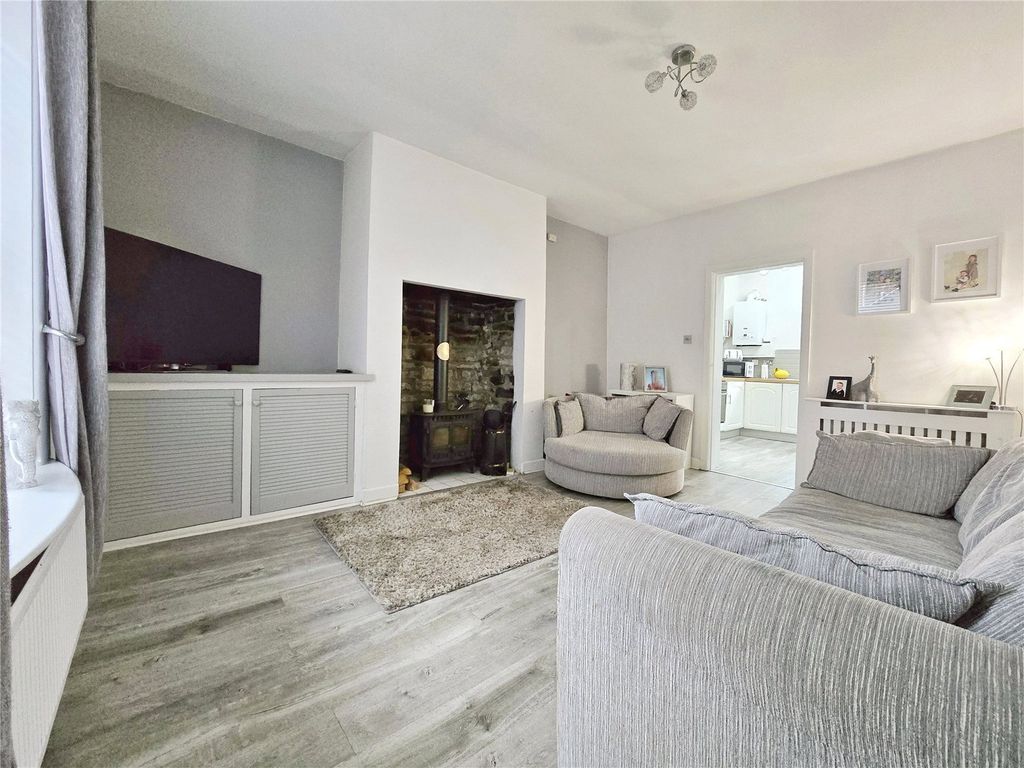 Property photo 3 of 20 Lounge