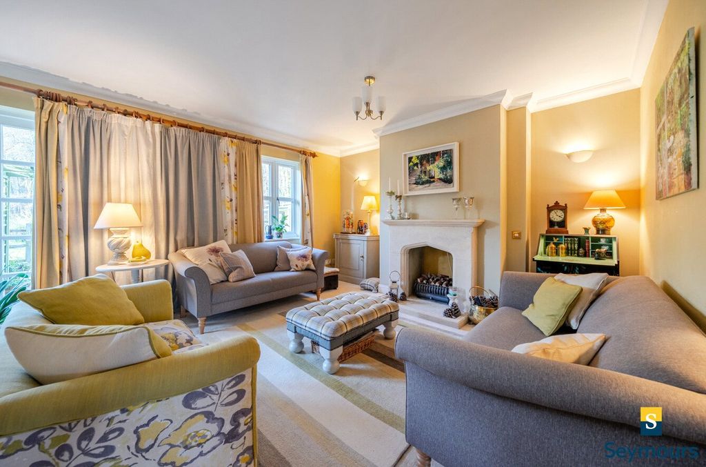 Property photo 2 of 17 Living Room