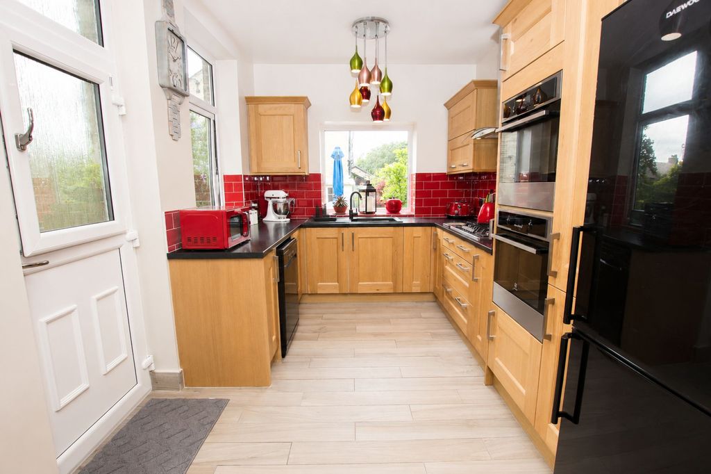 Property photo 3 of 32