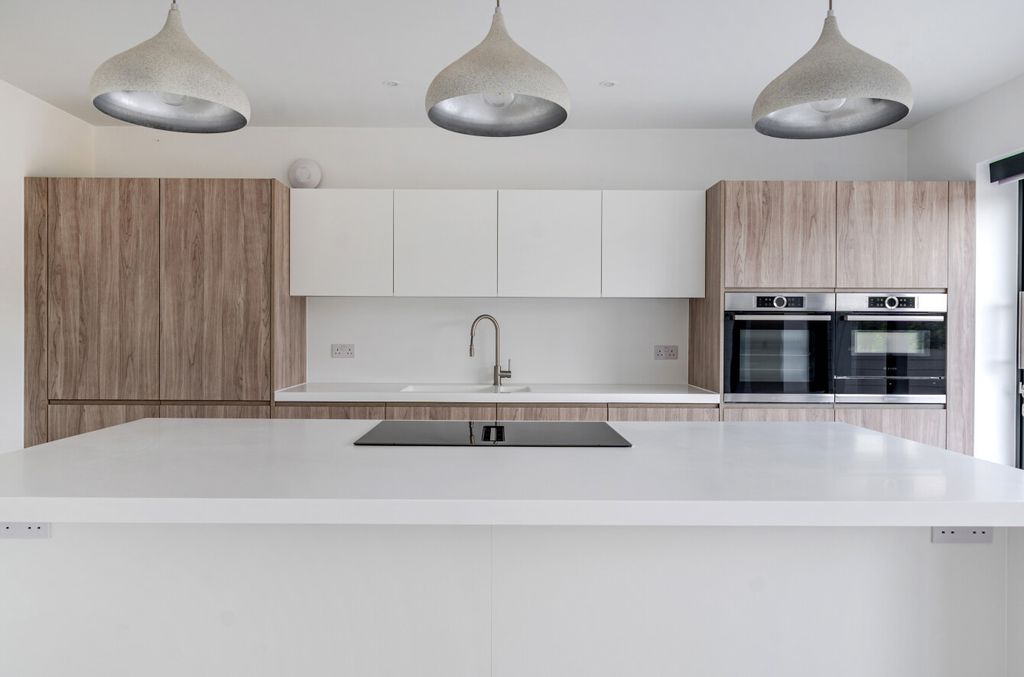 Property photo 3 of 17 1335989-19-6895ce...