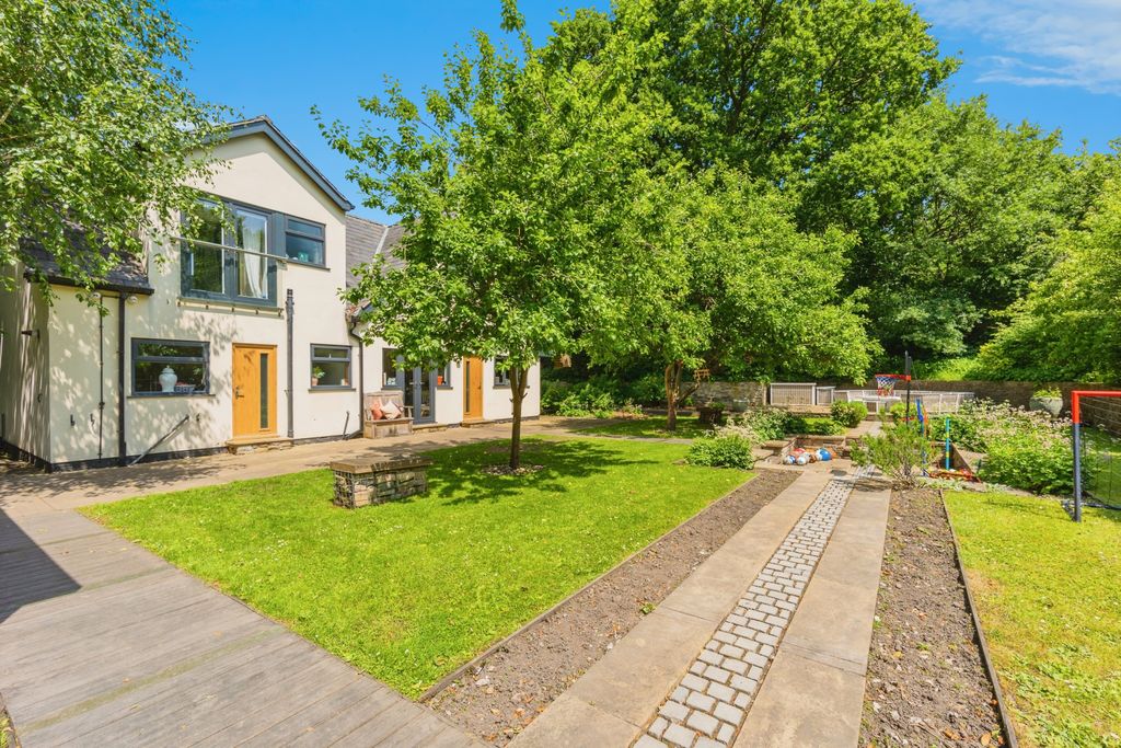 Property photo 2 of 30