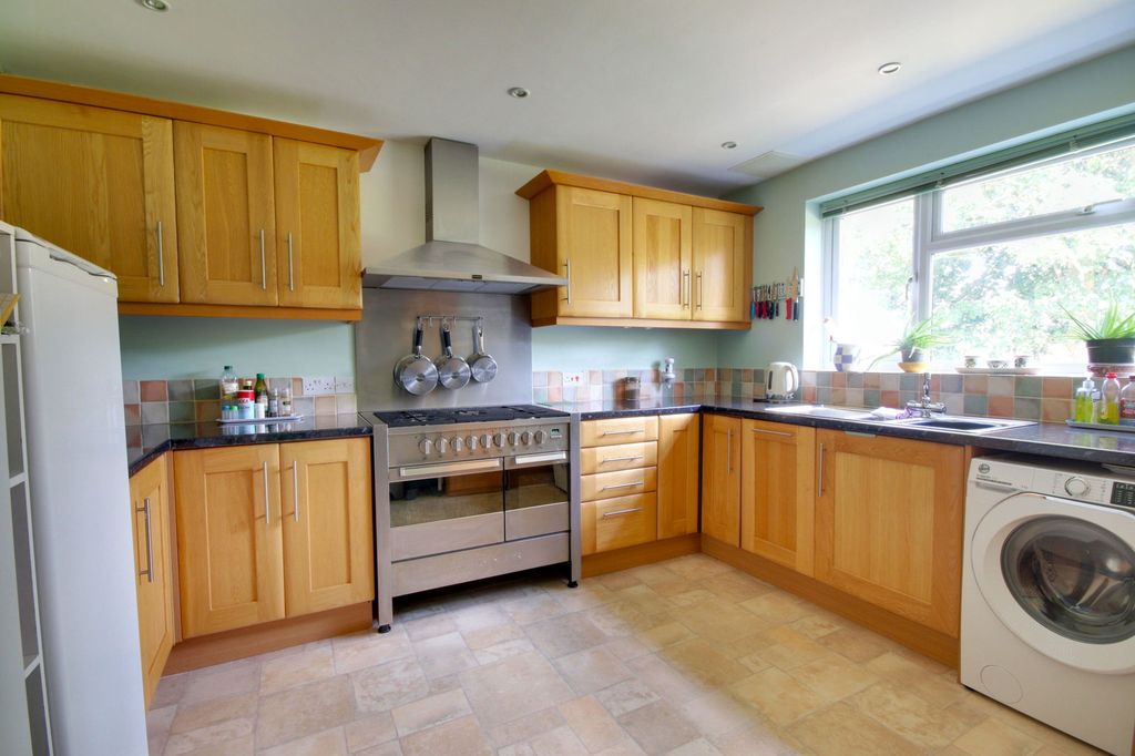 Property photo 2 of 31