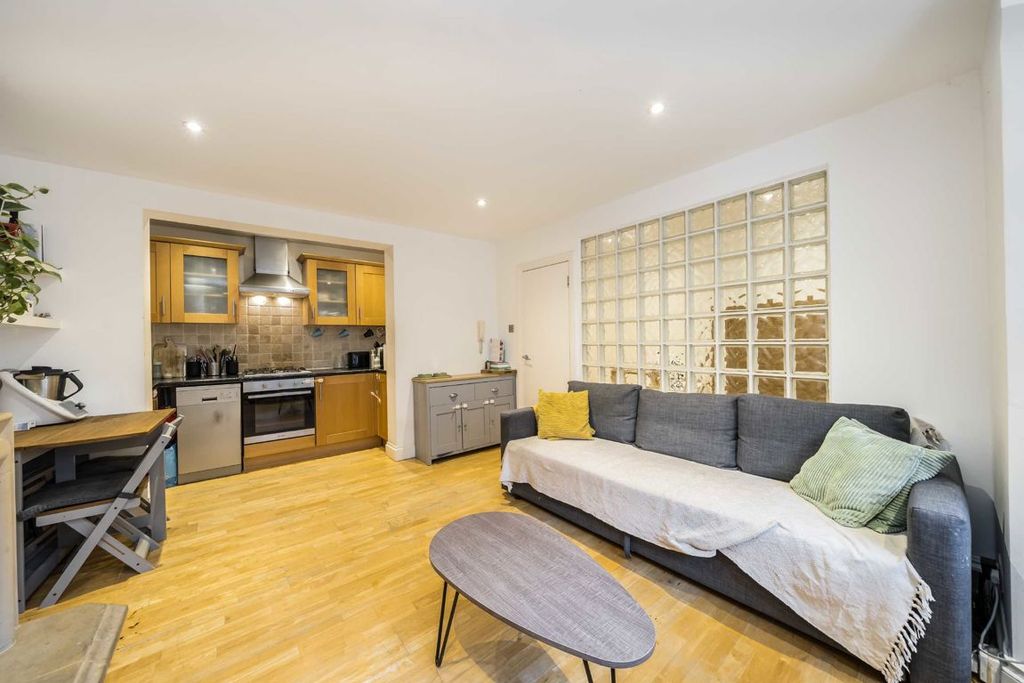 Property photo 3 of 6