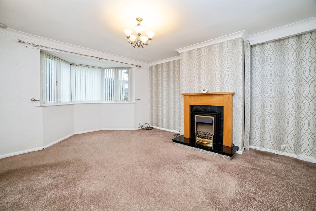 Property photo 3 of 17 Lounge