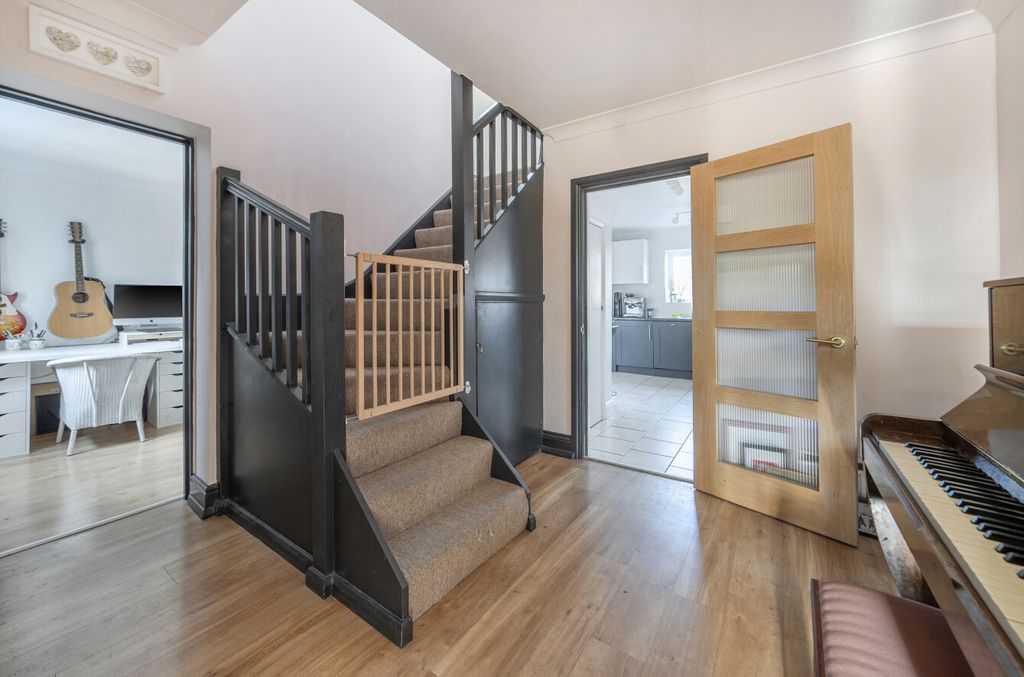 Property photo 3 of 21 1383607-10-692060...