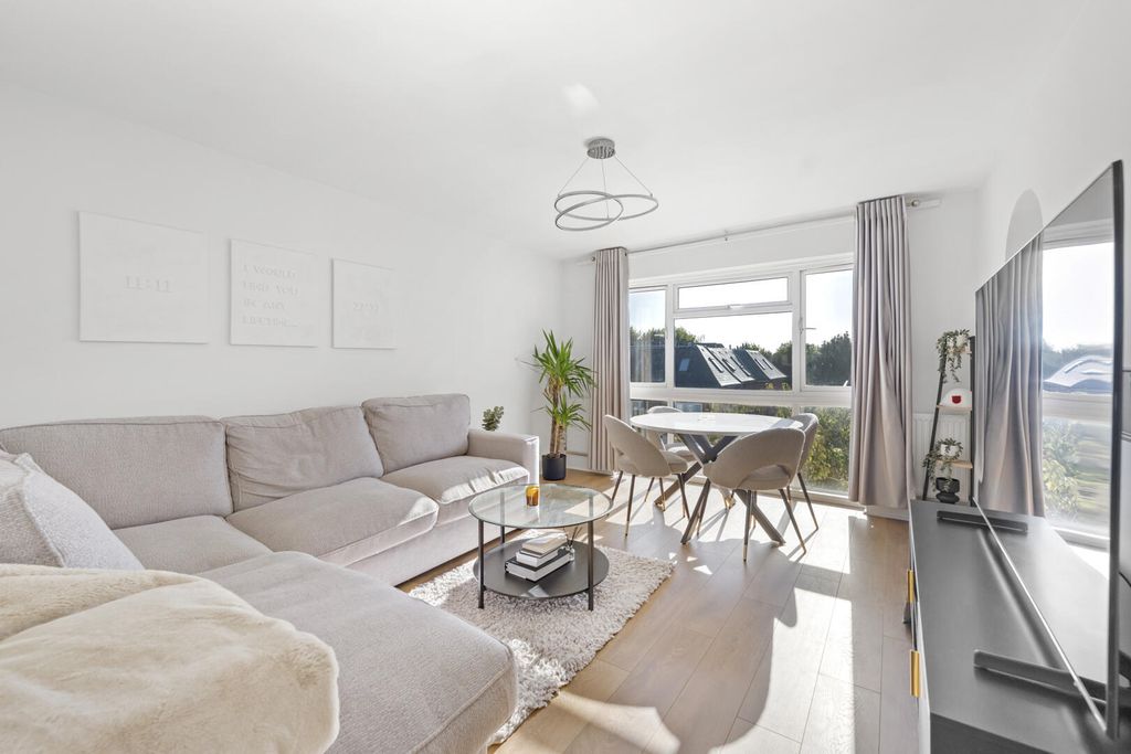 Property photo 1 of 20 Living Room