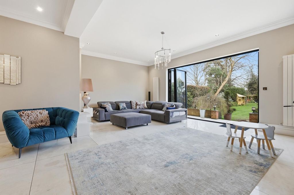 Property photo 3 of 39 Living Room