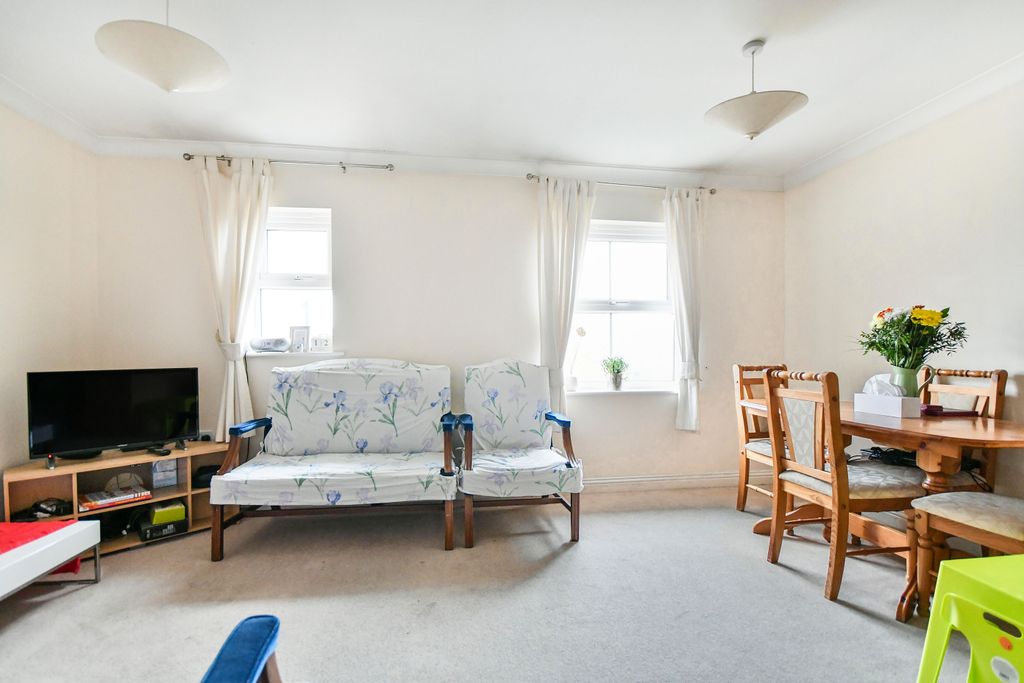 Property photo 3 of 8