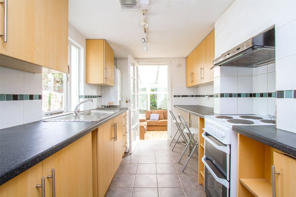 Property photo 2 of 10 Photo 03