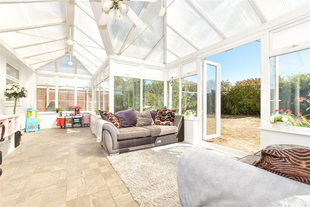 Property photo 3 of 18 Conservatory