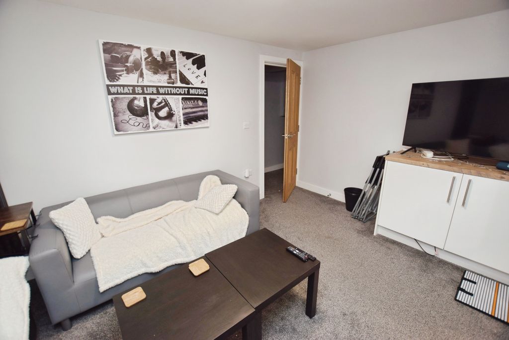 Property photo 2 of 10 6B53Bfe8-Mince 20Lounge2